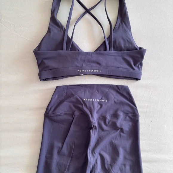 Muscle Republic Workout Set - Picture 2 of 6